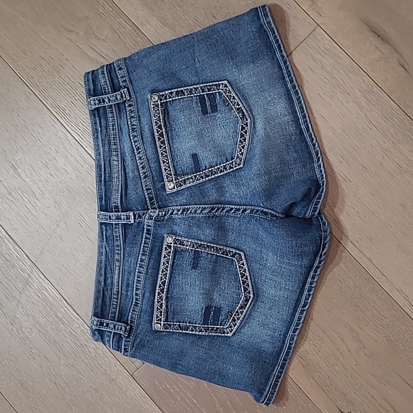 EUC Shyanne Jean Shorts Women's sz 31 Mid Rise Denim Shorts - Picture 5 of 12